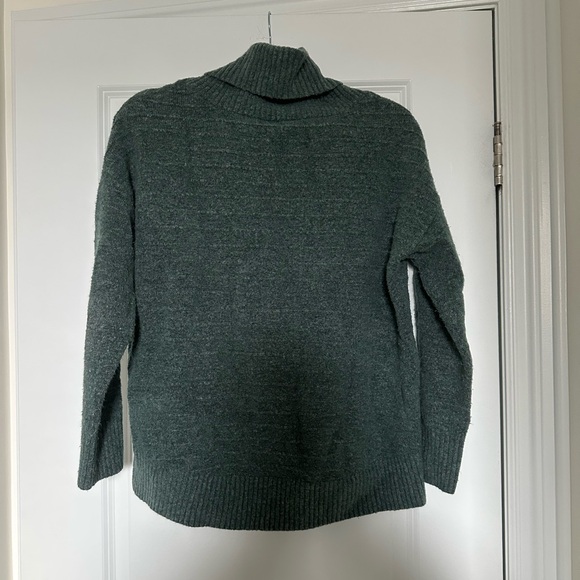 Old Navy - Green Knit Turtlneck Sweater - Picture 2 of 5